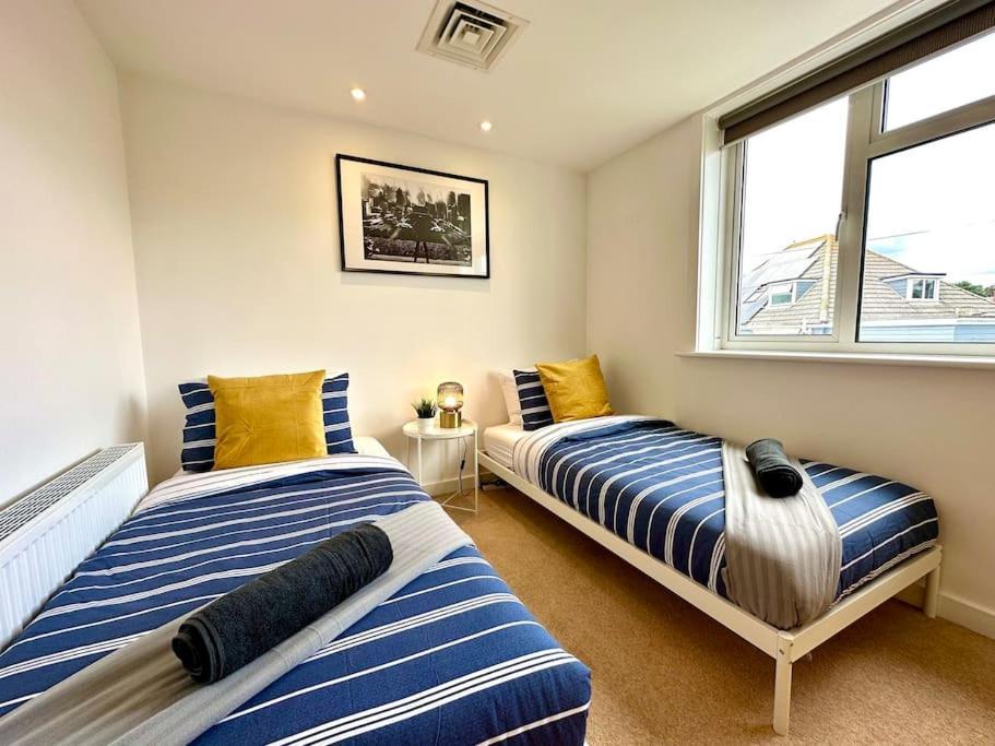 Stunning Panoramic Sea View Beach Location - Sleeps Up To 4 People - Free Parking - The Best Beach! - Great Location - Fast Wifi - Smart Tv - Newly Decorated - Sleeps Up To 4! Close To Bournemouth & Poole Town Centre & Sandbanks エクステリア 写真